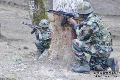 在过去的半个世纪里，这个国家应对印度和巴基