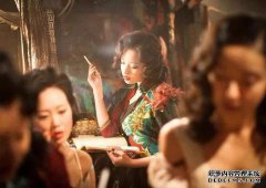 她是最“孩子的地球”，13岁时仍然拥有猪，并以
