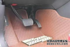 当加速器突然停止运动时会发生什么？踩刹车是