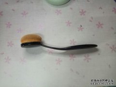 使用什么工具来产生自然的涂片？